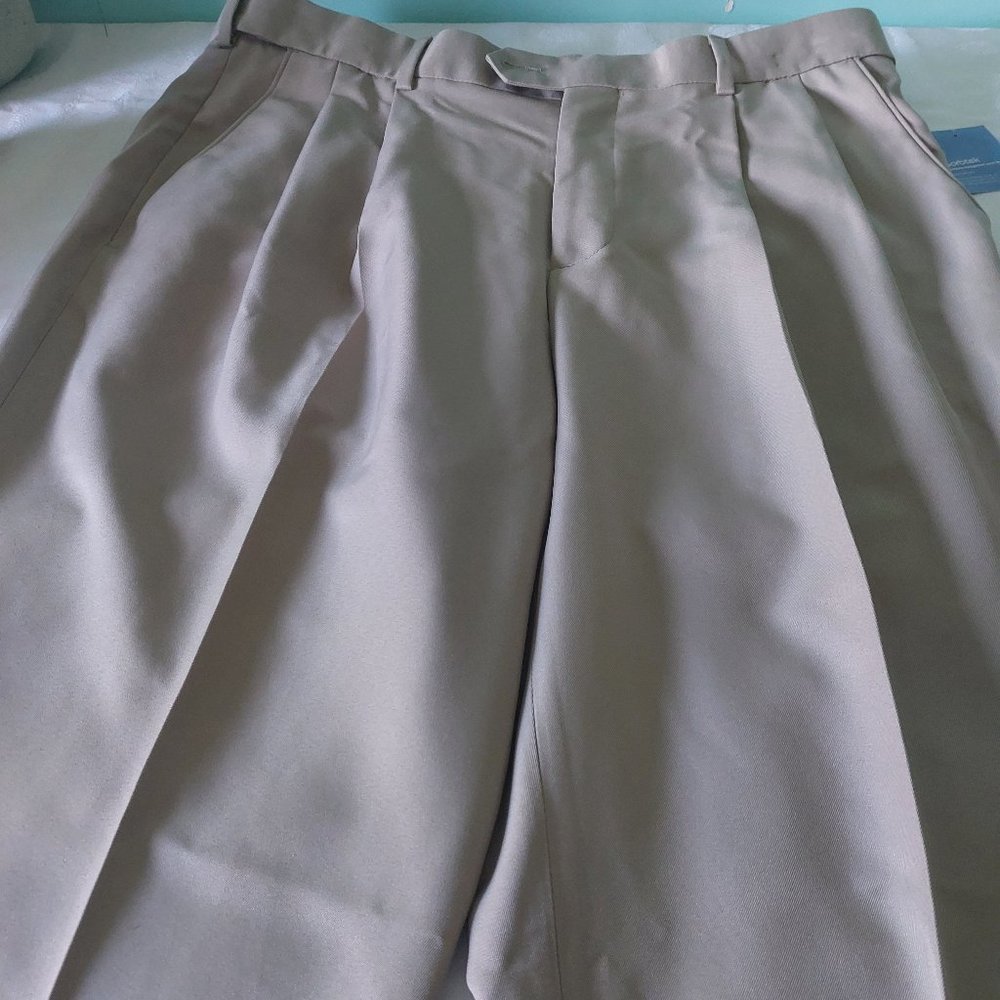 CROFT & BORROW MEN DRESS PANT WITH TAG.